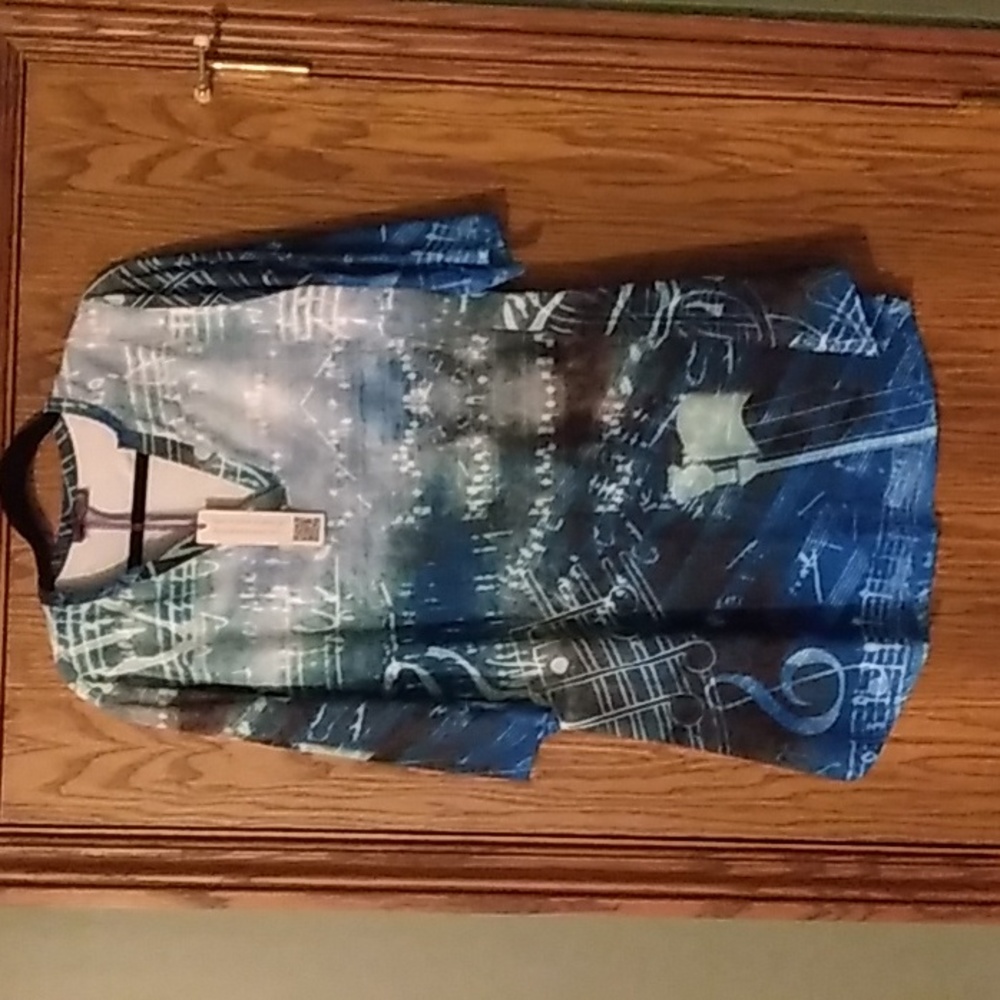 NWT Women's Azalea by Firmiana V Notched Musical Pattern Top